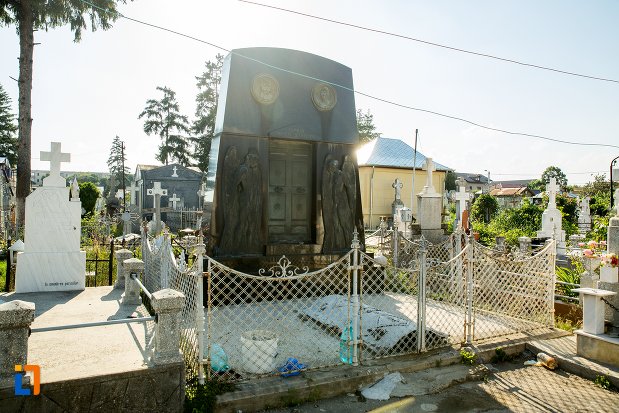 imagine-cu-monumentul-funerar-al-lui-nicolae-seceleanu-din-buzau-judetul-buzau.jpg