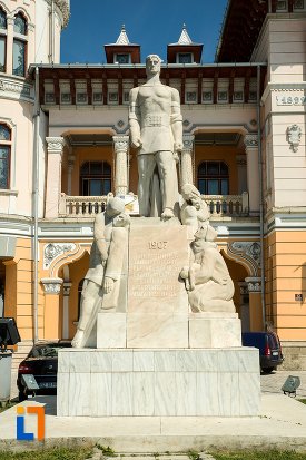 imagine-cu-monumentul-inchinat-rascoalei-din-1907-din-buzau-judetul-buzau.jpg