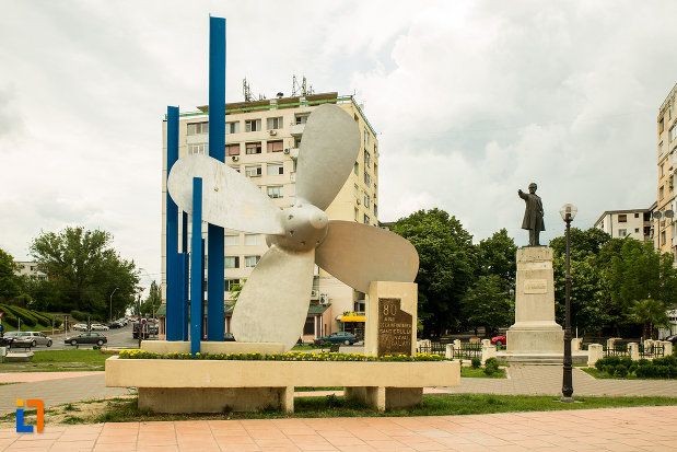 imagine-cu-monumentul-santierului-naval-elicea-din-galati-judetul-galati.jpg