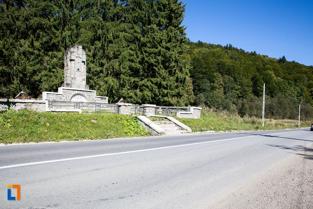 imagine-cu-monumentul-si-cimitirul-eroilor-din-primul-razboi-mondial-din-predeal-judetul-brasov-2.jpg