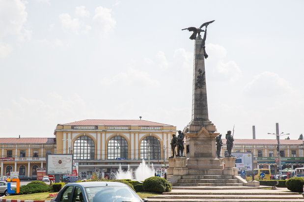 imagine-cu-monumentul-vanatorilor-din-razboiul-de-independenta-din-ploiesti-judetul-prahova.jpg