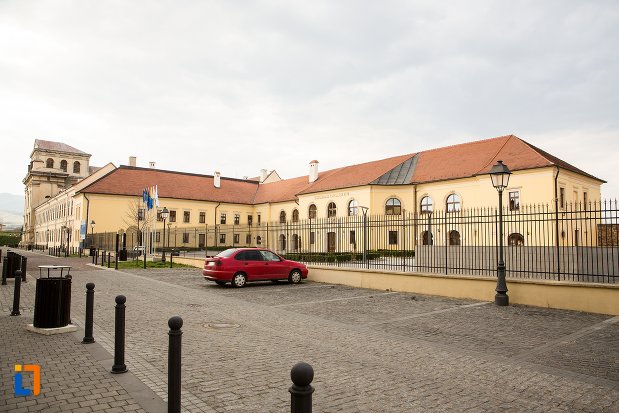 imagine-cu-palatul-apor-azi-universitatea-1-decembrie-rectorat-din-alba-iulia-judetul-arges.jpg