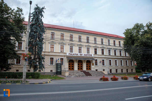 imagine-cu-palatul-de-justitie-din-suceava-judetul-suceava.jpg