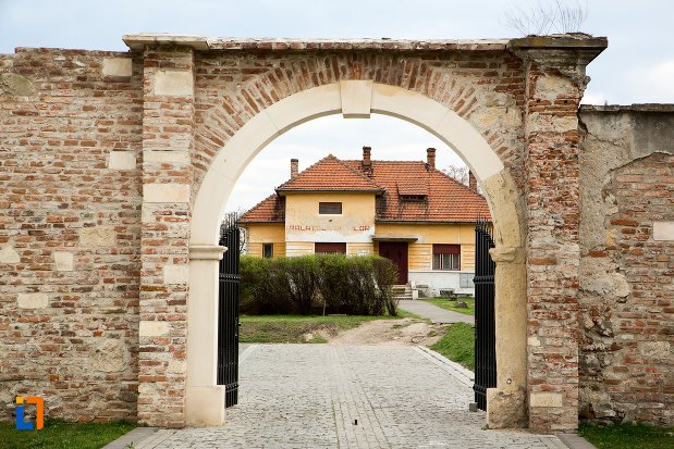 imagine-cu-palatul-principilor-azi-cercul-militar-din-alba-iulia-judetul-alba.jpg