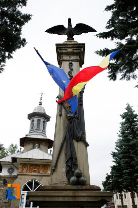 imagine-cu-partea-de-sus-de-la-monumentul-eroilor-razboiului-de-independenta-din-azuga-judetul-prahova.jpg