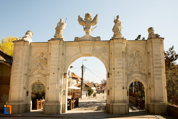imagine-cu-poarta-a-i-a-a-cetatii-din-alba-iulia-judetul-alba.jpg