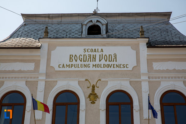 imagine-cu-scoala-bogdan-voda-din-campulung-moldovenesc-judetul-suceava.jpg