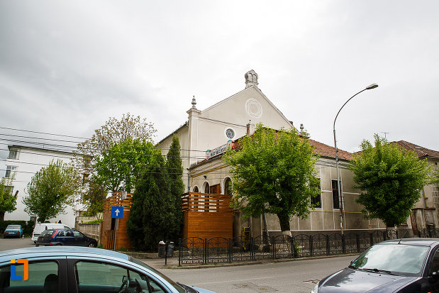 imagine-cu-sinagoga-din-deva-judetul-hunedoara.jpg