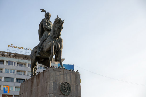 imagine-cu-statuia-ecvestra-a-lui-mihai-viteazul-din-cluj-napoca-judetul-cluj.jpg