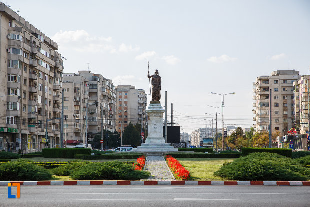 imagine-cu-statuia-libertatii-din-ploiesti-judetul-prahova.jpg