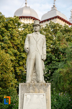 imagine-cu-statuia-lui-alexandru-colfescu-din-alexandria-judetul-teleorman.jpg