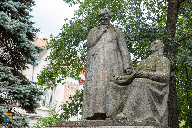 imagine-cu-statuia-lui-bolyai-farkas-si-bolyai-janos-din-targu-mures-judetul-mures.jpg