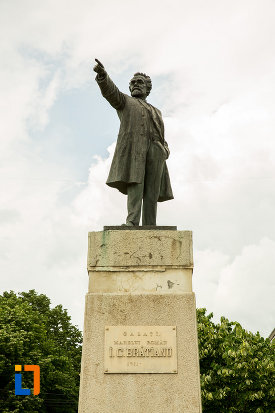 imagine-cu-statuia-lui-i-c-bratianu-din-galati-judetul-galati.jpg