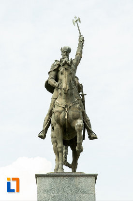 imagine-cu-statuia-lui-mihai-viteazu-din-craiova-judetul-dolj.jpg