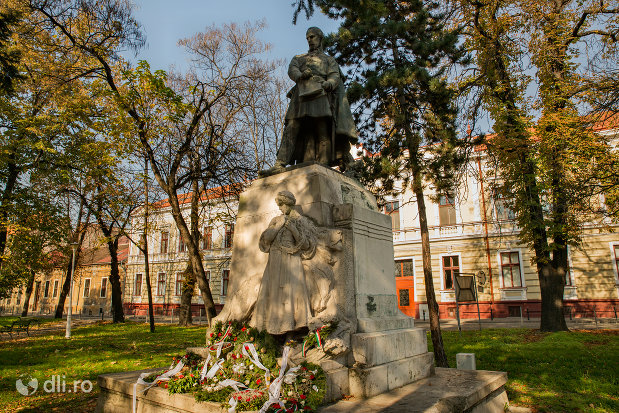 imagine-cu-statuia-lui-szacsvay-imre-din-oradea-judetul-bihor.jpg