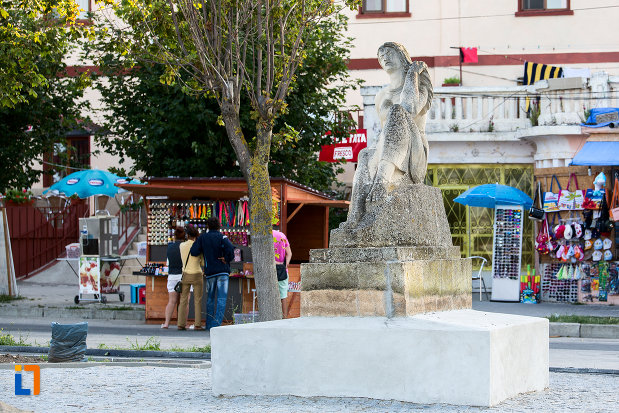 imagine-cu-statuia-poezia-din-eforie-sud-judetul-constanta.jpg