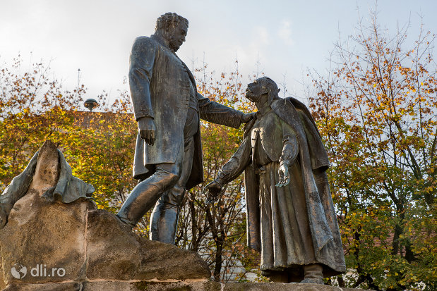 imagine-cu-statuia-wesselenyi-din-zalau-judetul-salaj.jpg