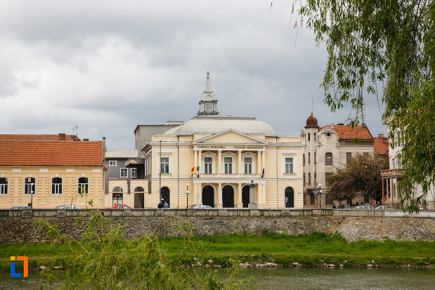 imagine-cu-teatrul-traian-grozavescu-din-lugoj-judetul-timis.jpg