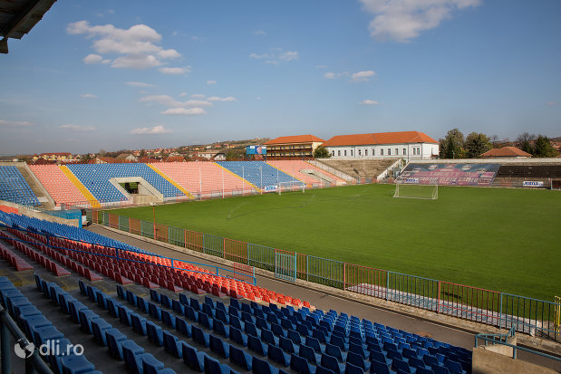 imagine-cu-tribune-stadionul-iuliu-bodola-din-oradea-judetul-bihor.jpg