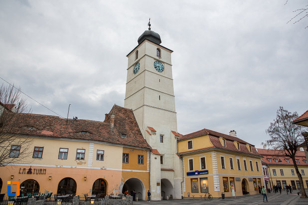 imagine-cu-turnul-sfatului-din-sibiu-judetul-sibiu.jpg