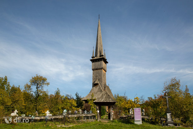 imagine-de-ansamblu-biserica-de-lemn-din-plopis-judetul-maramures.jpg