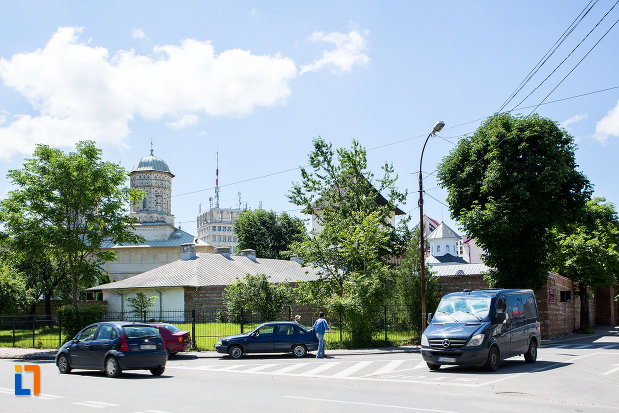 imagine-de-ansamblu-cu-manastirea-stelea-din-targoviste-judetul-dambovita.jpg