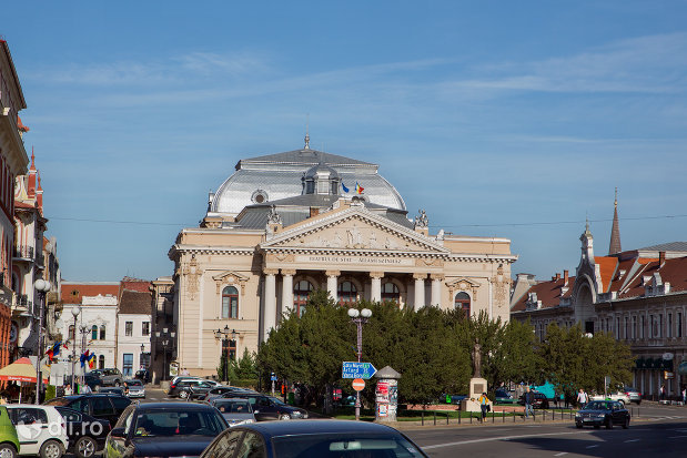 imagine-de-departe-cu-teatrul-de-stat-din-oradea-judetul-bihor.jpg