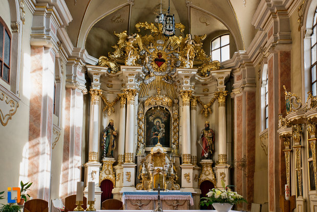 imagine-de-interior-din-biserica-franciscana-din-cluj-napoca-judetul-cluj.jpg