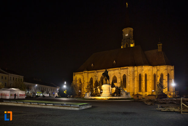 imagine-de-noapte-cu-biserica-sfantul-mihail-din-cluj-napoca-judetul-cluj.jpg