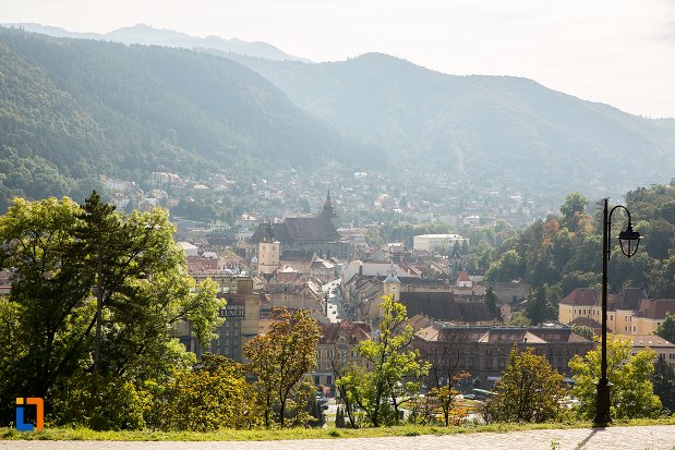 imagine-din-departare-cu-orasul-brasov-judetul-brasov.jpg