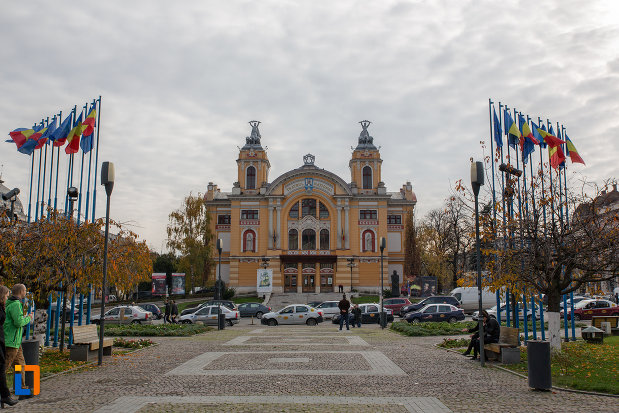 imagine-din-departare-cu-teatrul-national-din-cluj-napoca-judetul-cluj.jpg