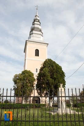 imagine-din-fata-cu-biserica-maieri-sf-treime-din-alba-iulia-judetul-alba.jpg