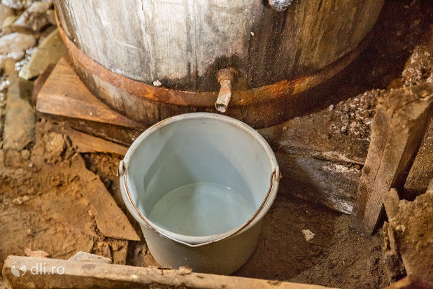 imagine-din-interior-palincaria-din-sieu-judetul-maramures.jpg