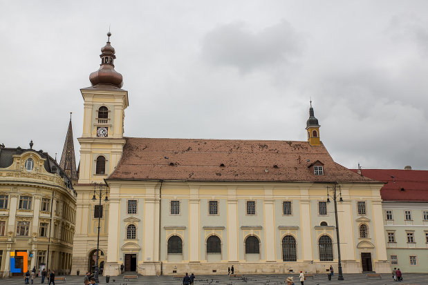 imagine-din-lateral-cu-biserica-parohiala-evanghelica-sf-maria-din-sibiu-judetul-sibiu.jpg