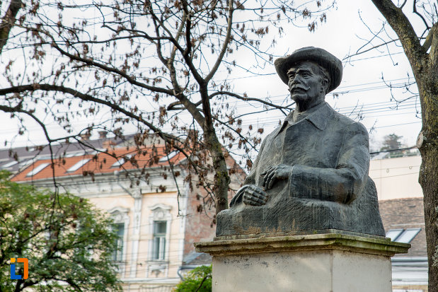 imagine-din-lateral-cu-bustul-lui-ilcaragiale-din-cluj-napoca-judetul-cluj.jpg