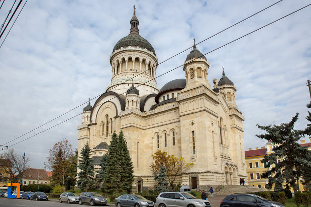 imagine-din-lateral-cu-catedrala-ortodoxa-a-vadului-feleacului-si-clujului-din-cluj-napoca-judetul-cluj.jpg