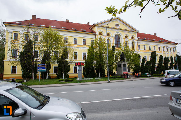 imagine-din-lateral-cu-cladirea-vechii-prefecturi-din-lugoj-judetul-timis.jpg