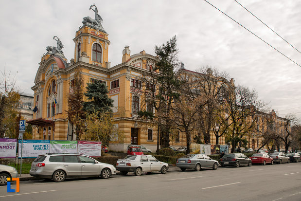 imagine-din-lateral-cu-teatrul-national-din-cluj-napoca-judetul-cluj.jpg