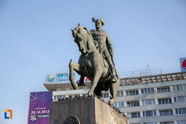 imagine-frontala-cu-statuia-ecvestra-a-lui-mihai-viteazul-din-cluj-napoca-judetul-cluj.jpg