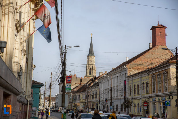 imagine-indepartata-cu-turnul-de-la-biserica-sfantul-mihail-din-cluj-napoca-judetul-cluj.jpg