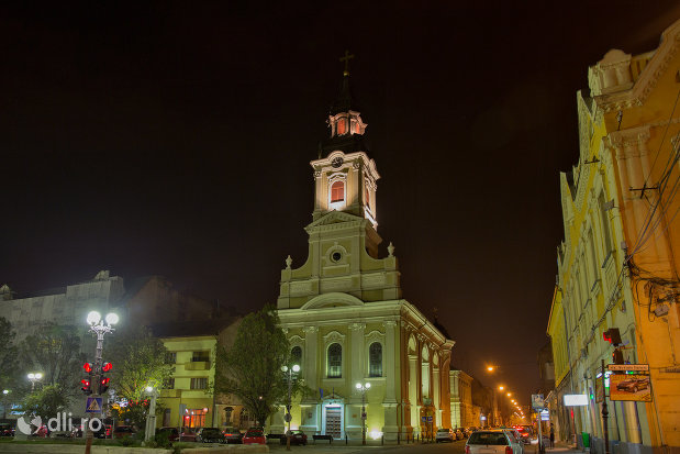 imagine-nocturna-cu-catedrala-ortodoxa-adormirea-maicii-domnului-biserica-cu-luna-din-oradea-judetul-bihor.jpg