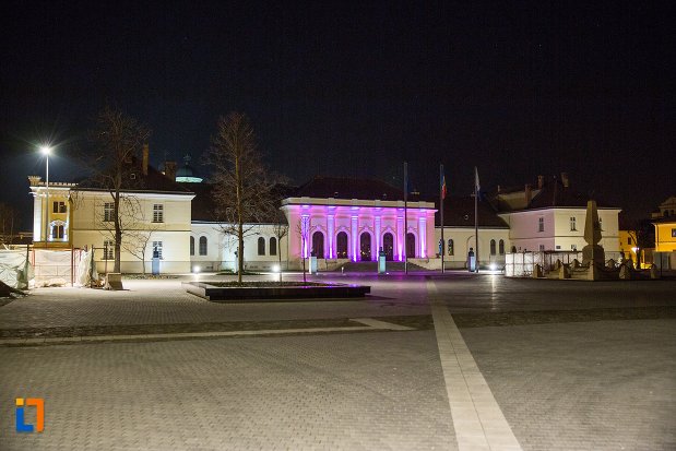 imagine-nocturna-cu-sala-unirii-1-decembrie-1918-din-alba-iulia-judetul-alba.jpg