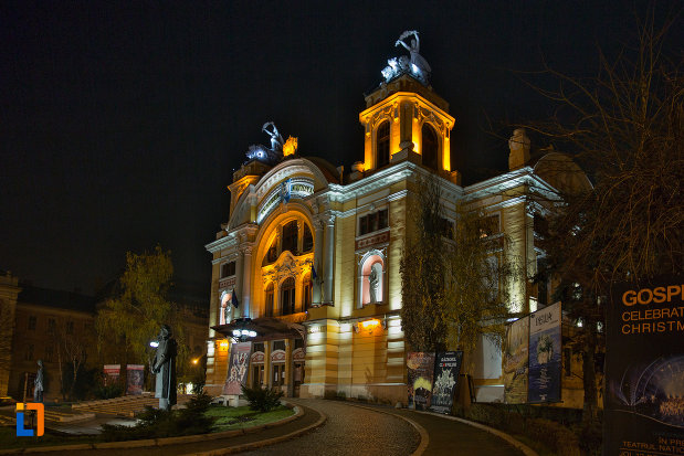 imagine-nocturna-cu-teatrul-national-din-cluj-napoca-judetul-cluj.jpg