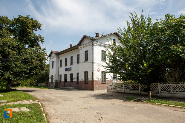 in-drum-spre-gara-din-turnu-magurele-judetul-teleorman.jpg