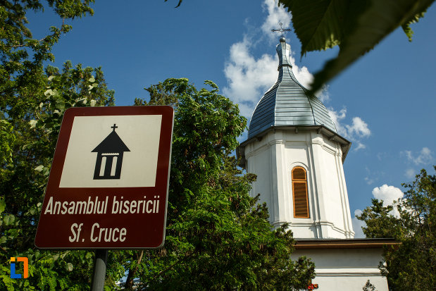 indicator-cu-ansamblul-bisericii-sf-cruce-din-odobesti-judetul-vrancea.jpg