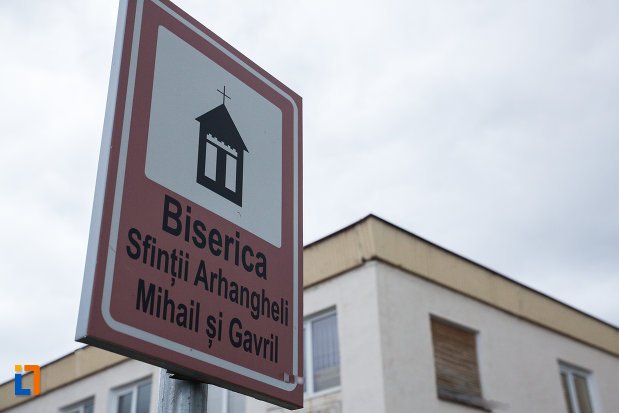 indicator-cu-biserica-sf-arhangheli-mihail-si-gavril-din-zarnesti-judetul-brasov.jpg