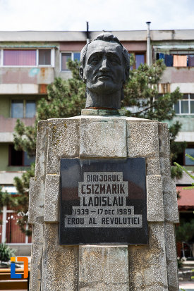inscriptia-de-la-bustul-lui-csizmarik-ladislau-din-gataia-judetul-timis.jpg