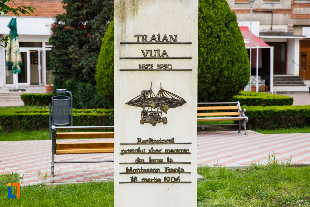 inscriptia-de-pe-bustul-lui-traian-vuia-din-lugoj-judetul-timis-judetul-timis.jpg