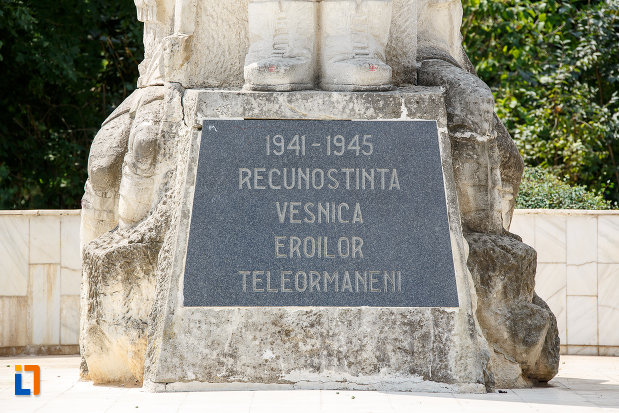 inscriptia-de-pe-monumentul-eroilor-cazuti-in-cel-de-al-doilea-razboi-mondial-din-alexandria-judetul-teleorman.jpg
