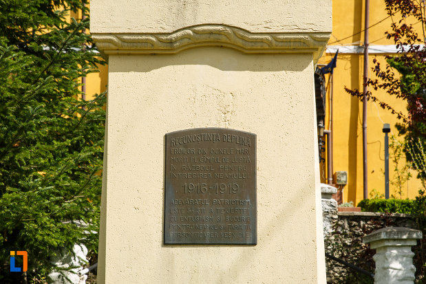 inscriptia-de-pe-monumentul-eroilor-din-ocnele-mari-judetul-valcea.jpg